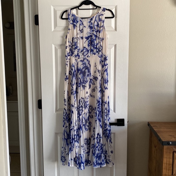 Eliza J Maxi Dress - Picture 6 of 8